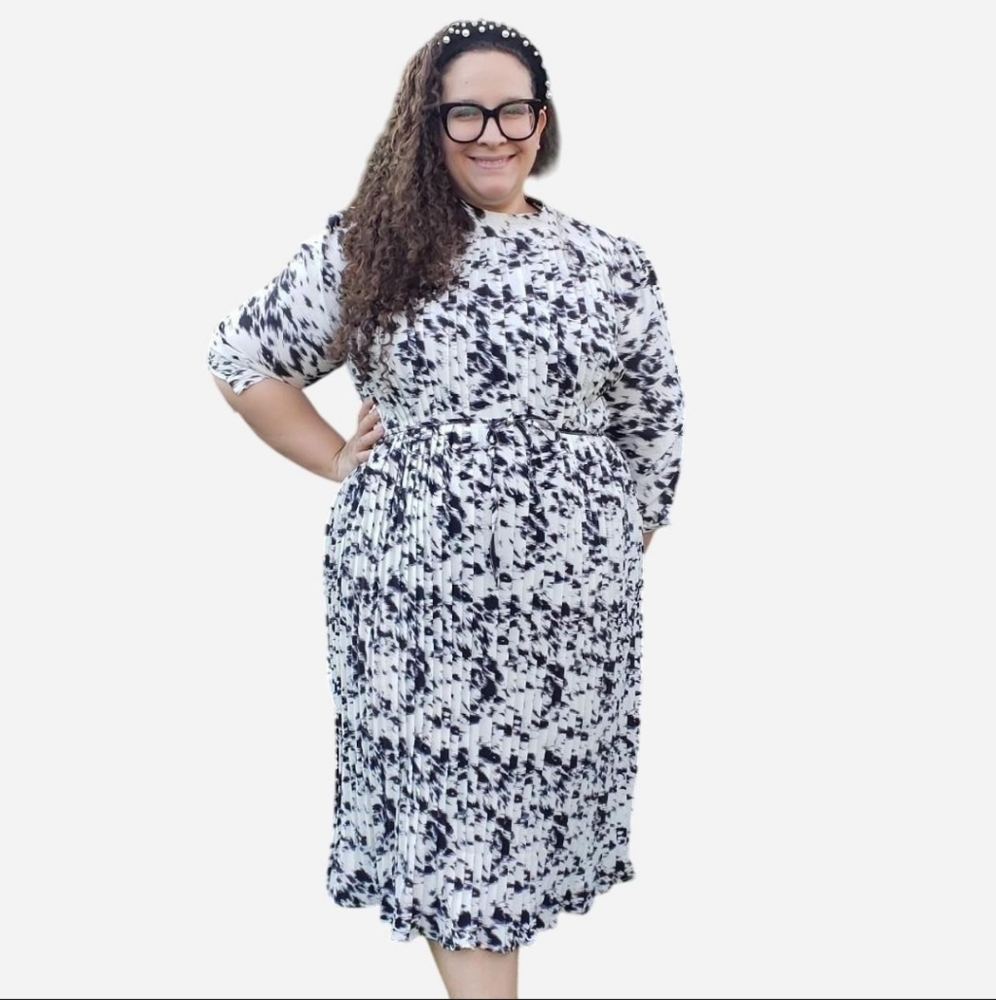 Elegant Black and White Patterned Dress
